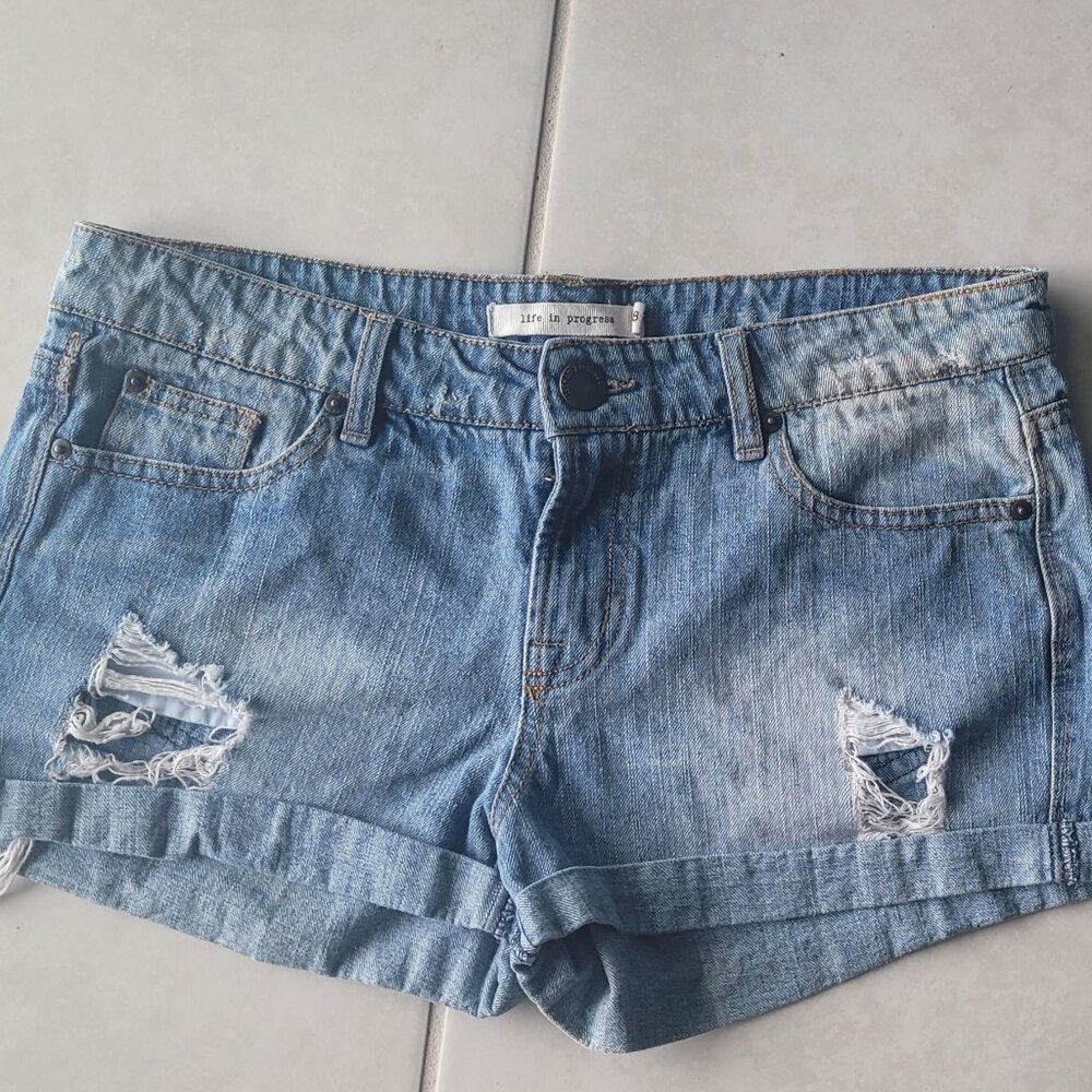 Life In Progress Distressed Shorts Size 28